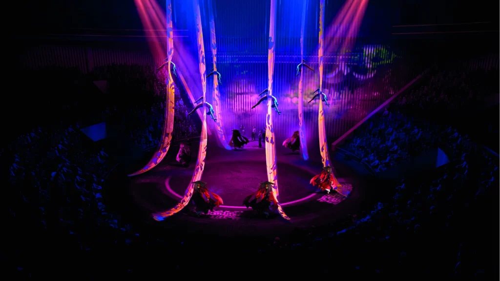 Numéro de tissus aériens, création ERA II au Théâtre Acrobatique de Shanghai