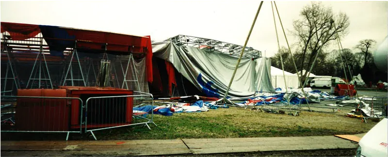 Chapiteau du Cirque Phénix mis à bas par la tempête Lothar, décembre 1999